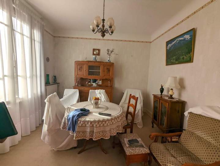 Réhabilitation, remise à neuf et rafraîchissement de l'intérieur comme l'extérieur.